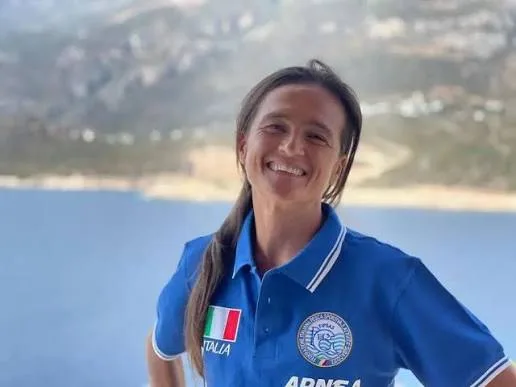 Incredibile Chiara Obino: nell'abisso di Sharm El Sheikh firma il nuovo record mondiale master a -108 metri.