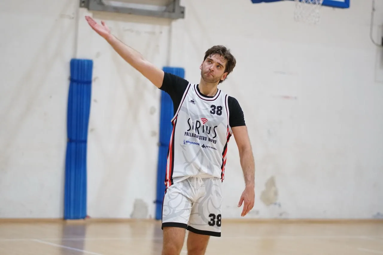 Cuore Sirbones e magia al fotofinish: Nuoro piega l'Antonianum 81-74. Un bello spot per il basket.