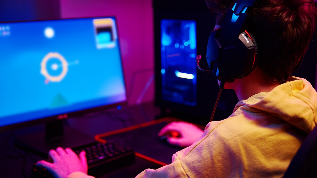 Dipendenti da web, social e videogame 700mila adolescenti
