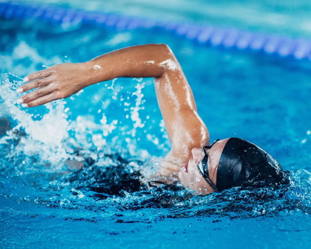 Il nuoto è considerato da sempre lo sport più completo e salutare, consigliato a tutti, dai bambini agli anziani, alle donne in gravidanza, ai disabili.