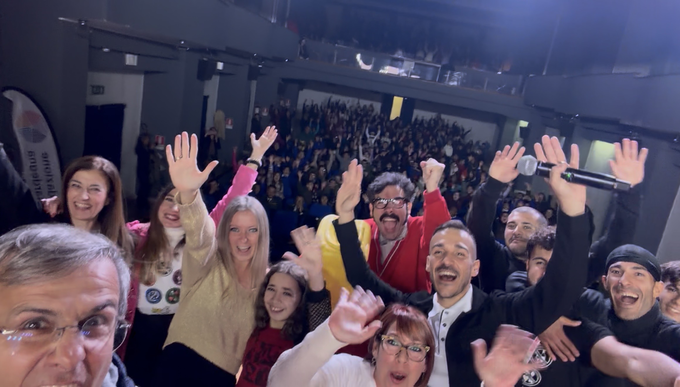 Il tour “no dipendenze” ha fatto tappa a Lanusei. Successo di partecipazione al teatro della cittadina ogliastrina.