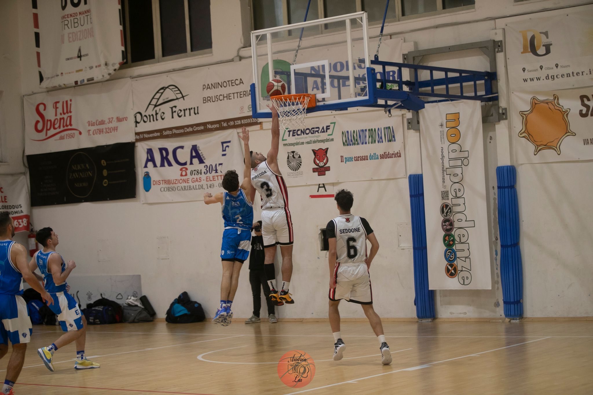 I Sirbones di Nuoro al comando nella serie C di basket. In vista dei play-off la squadra si prepara per provare ad effettuare il salto di categoria.